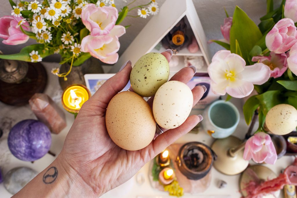Яйцо символизирует возрождение природы весной